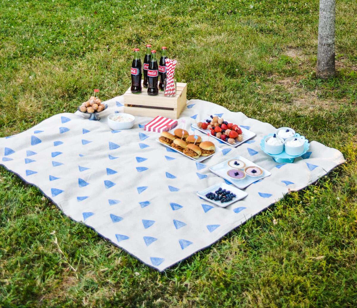 What To Use As A Picnic Blanket