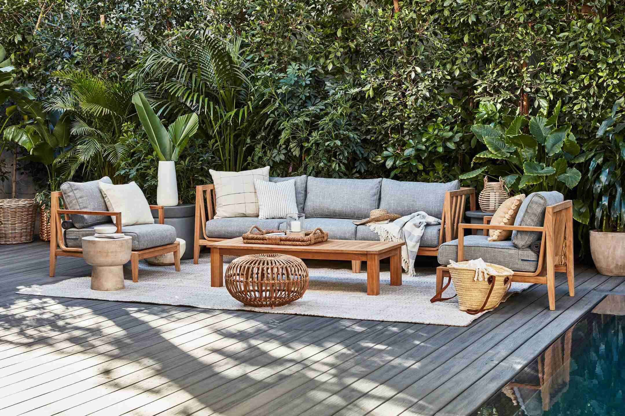 Who Has The Best Outdoor Furniture