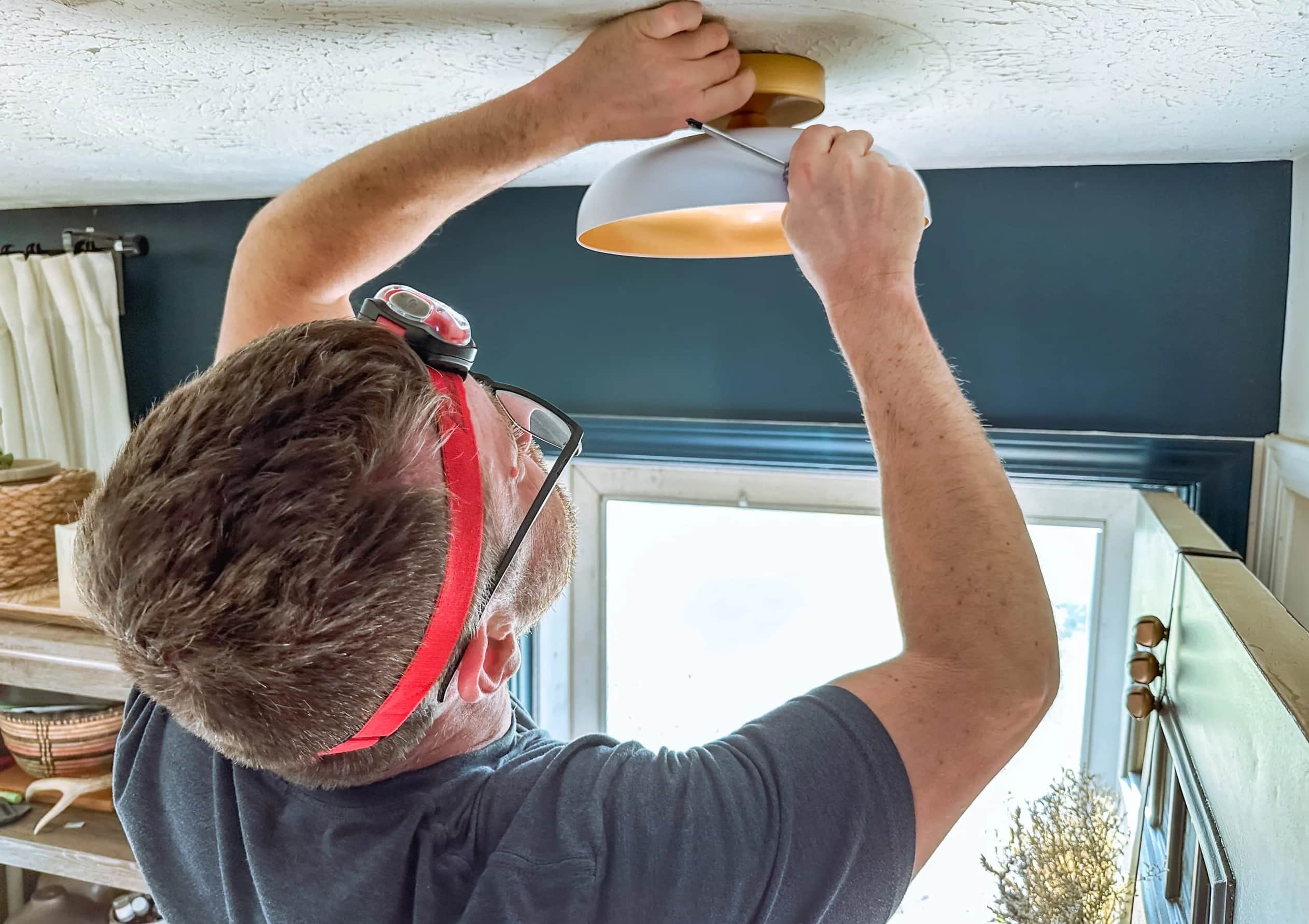 How To Attach A Ceiling Light
