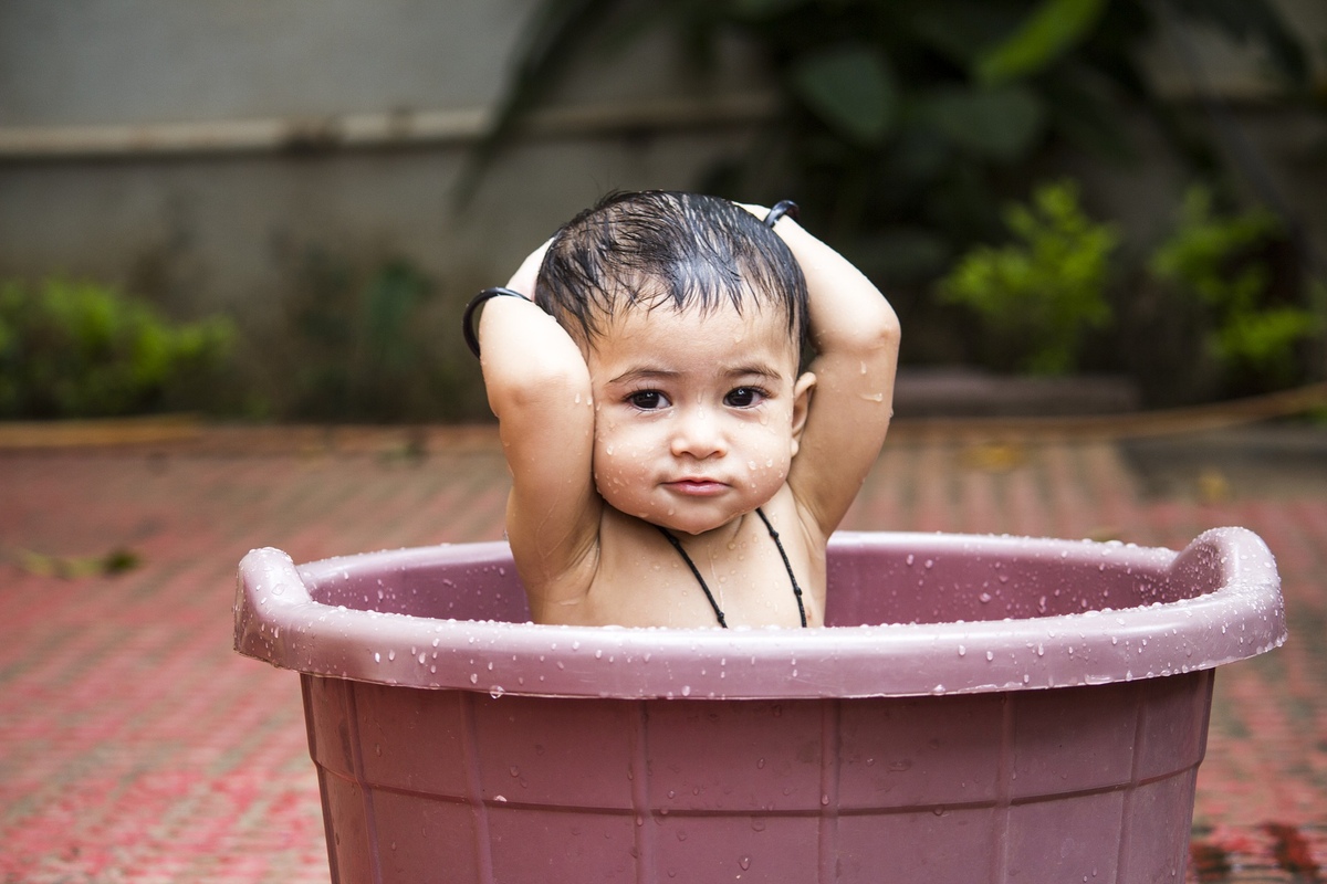 How To Bathe A Toddler Without A Bathtub