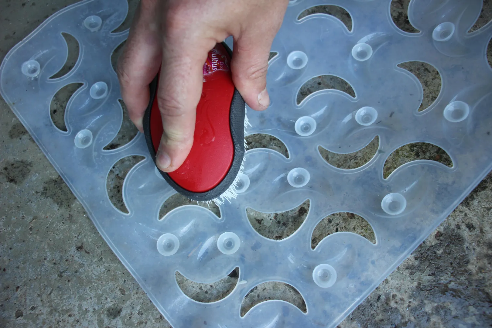 How To Clean A Bath Mat With Suction Cups