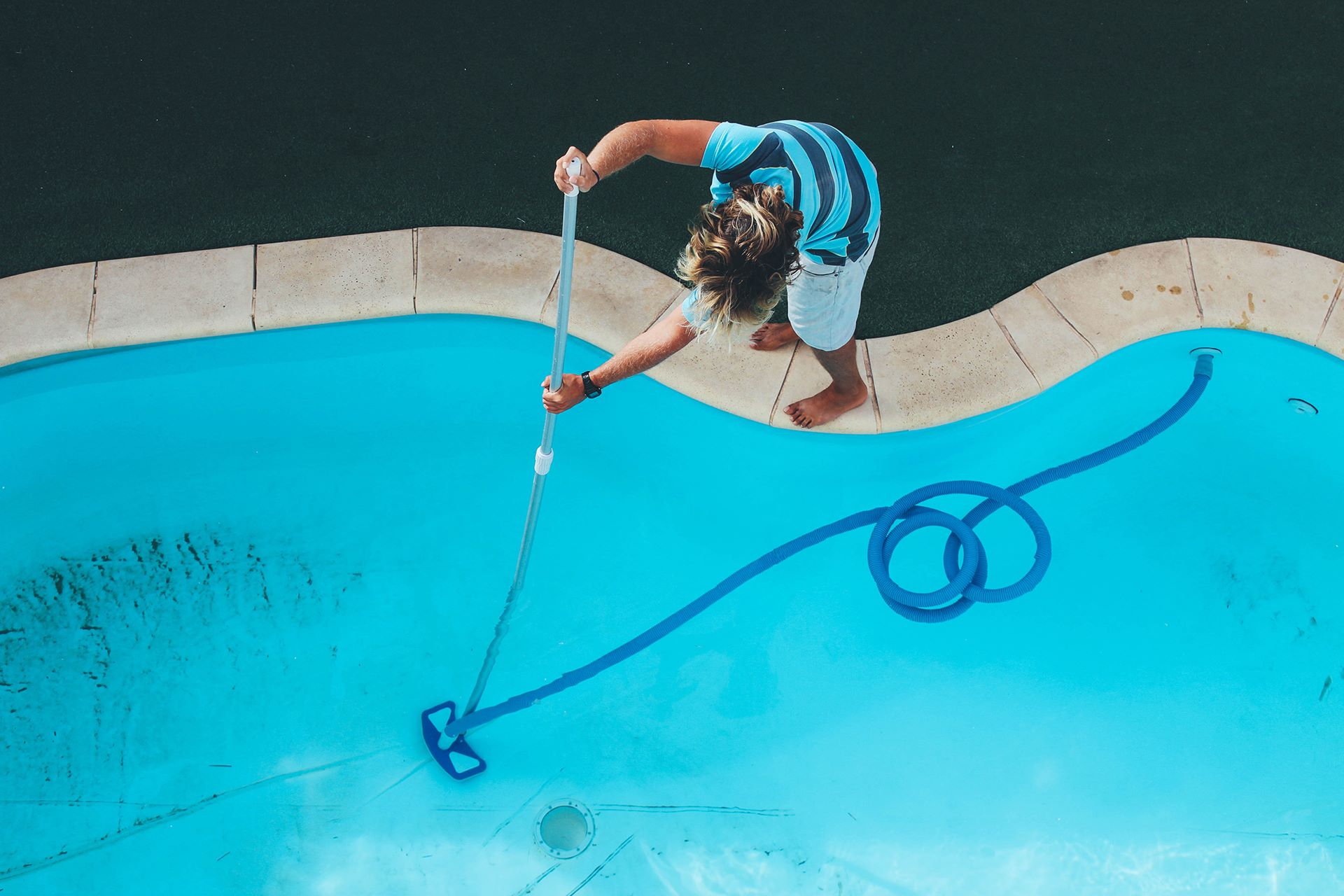 How To Clean A Swimming Pool