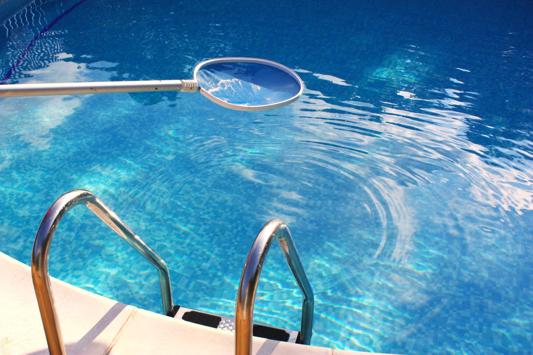 How To Clean A Swimming Pool Liner