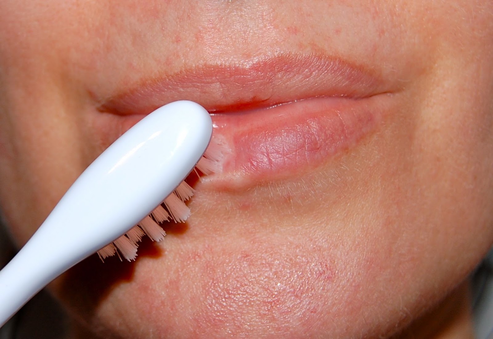How To Exfoliate Your Lips With A Toothbrush