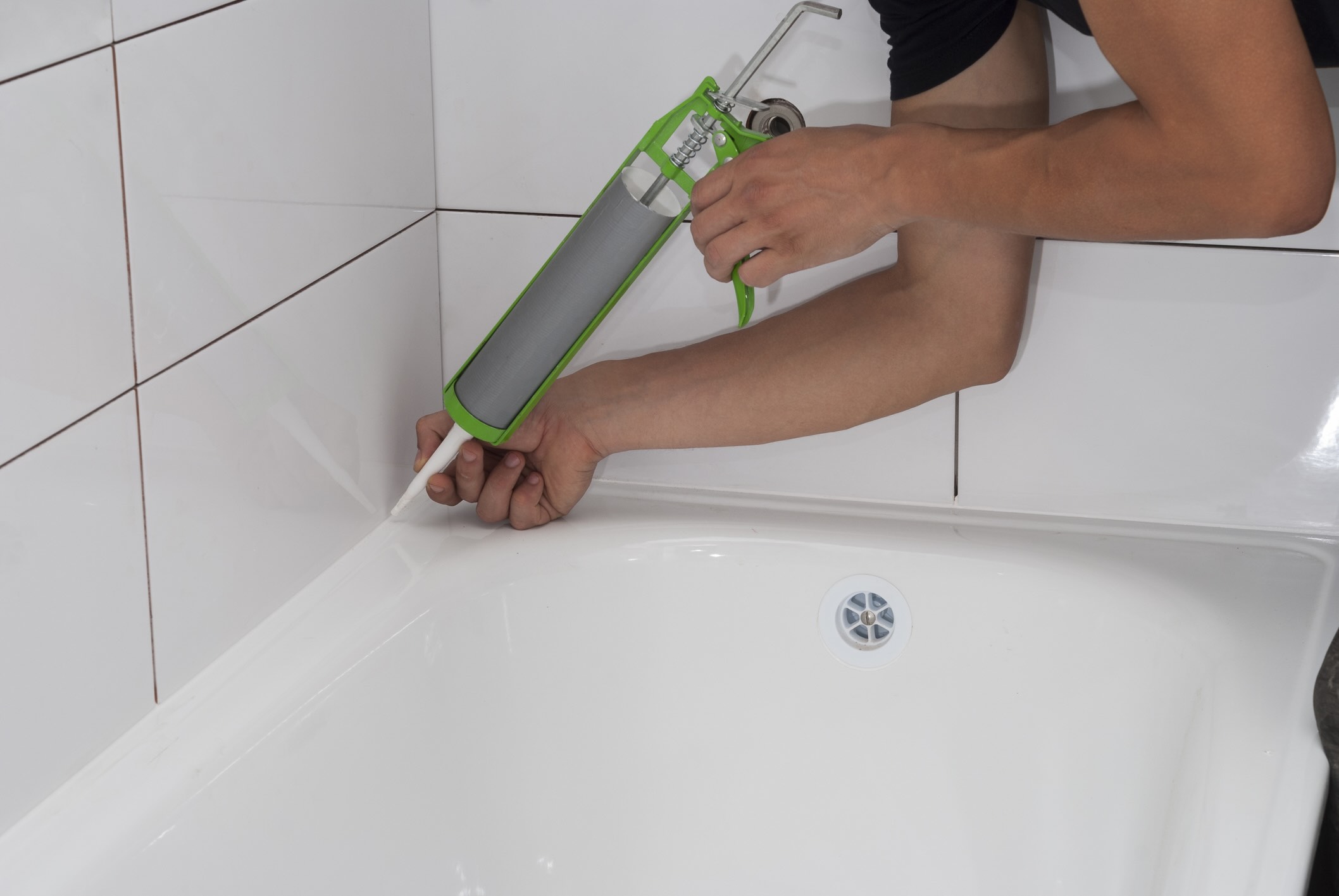 How To Fill Large Gaps Around A Bathtub