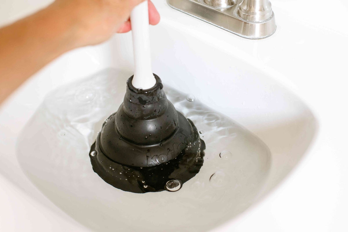 How To Fix A Plunger In A Bathroom Sink