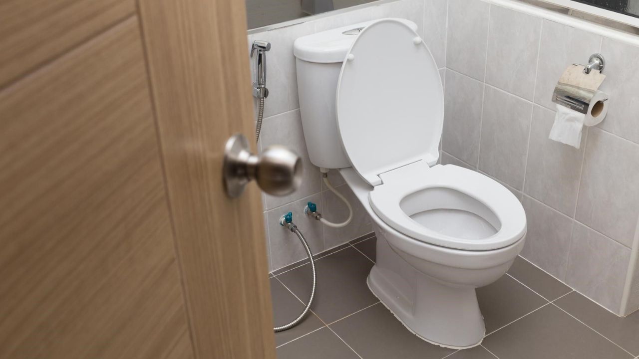 How To Fix A Toilet Seat That Won’t Stay Up