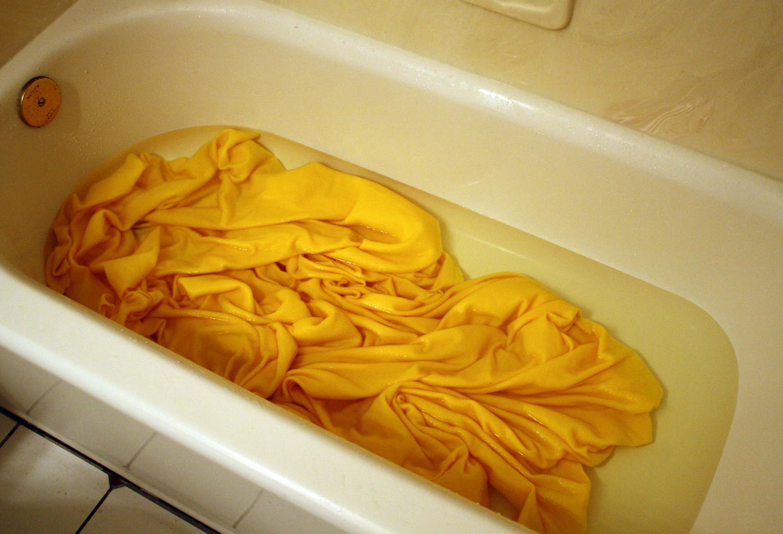How To Get Dye Out Of A Bathtub
