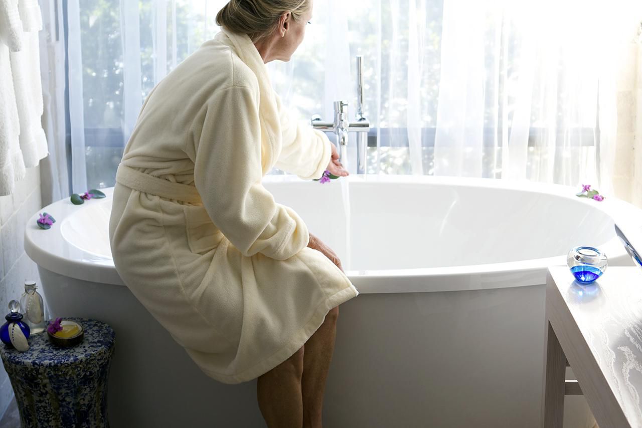 How To Get Into A Bathtub After Knee Replacement