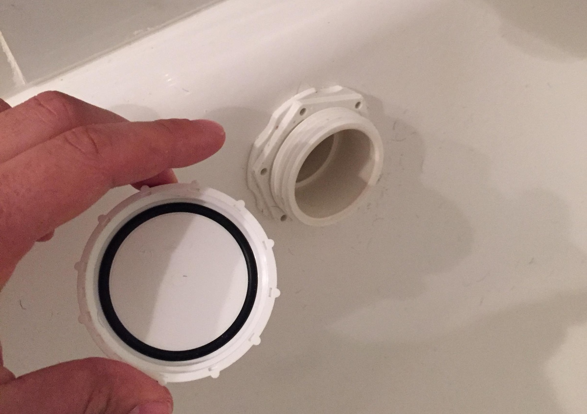How To Keep Water From Draining Out Of A Bathtub