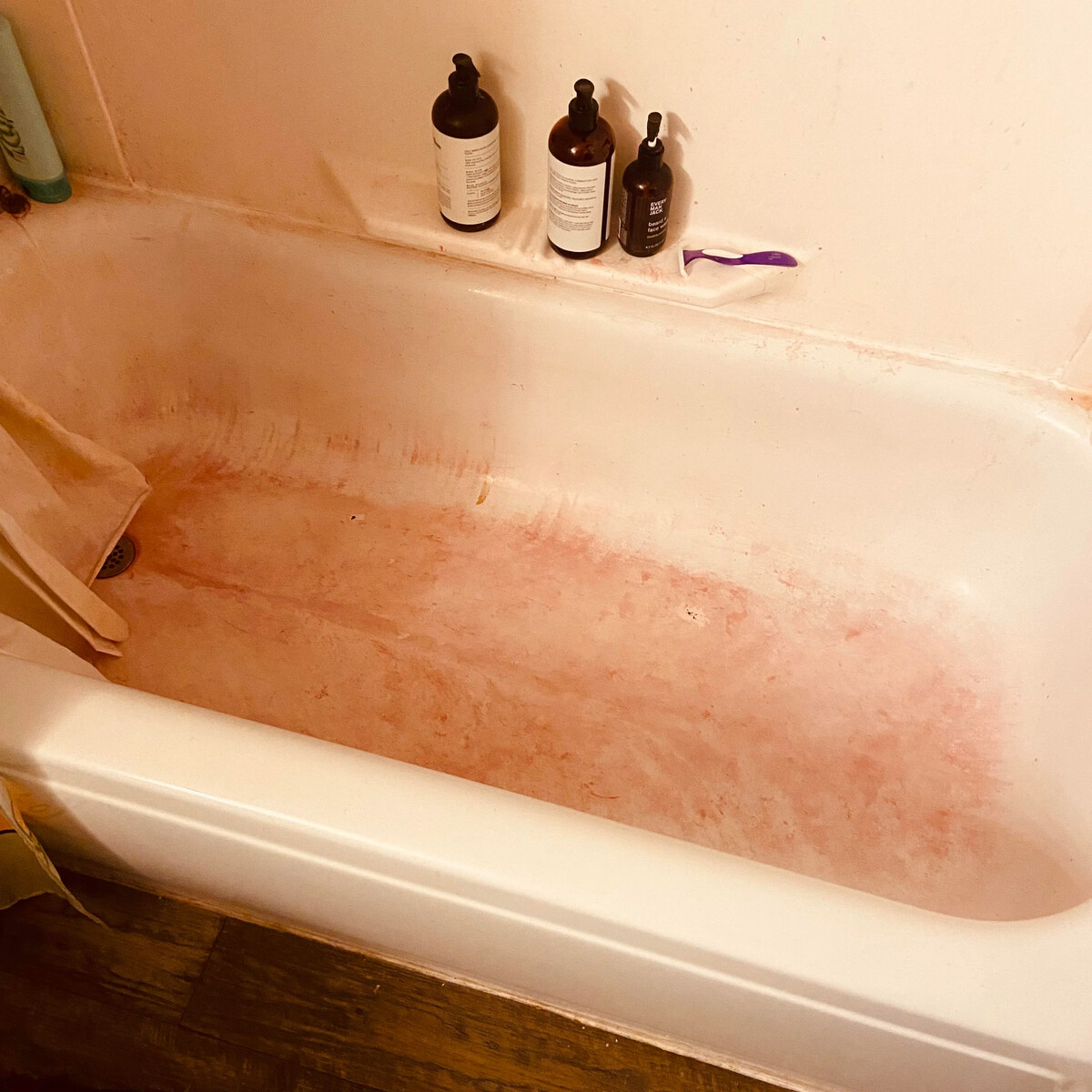 How To Not Stain Your Bathtub With Hair Dye