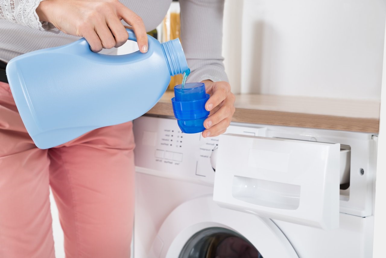 How To Pour Detergent In A Washing Machine
