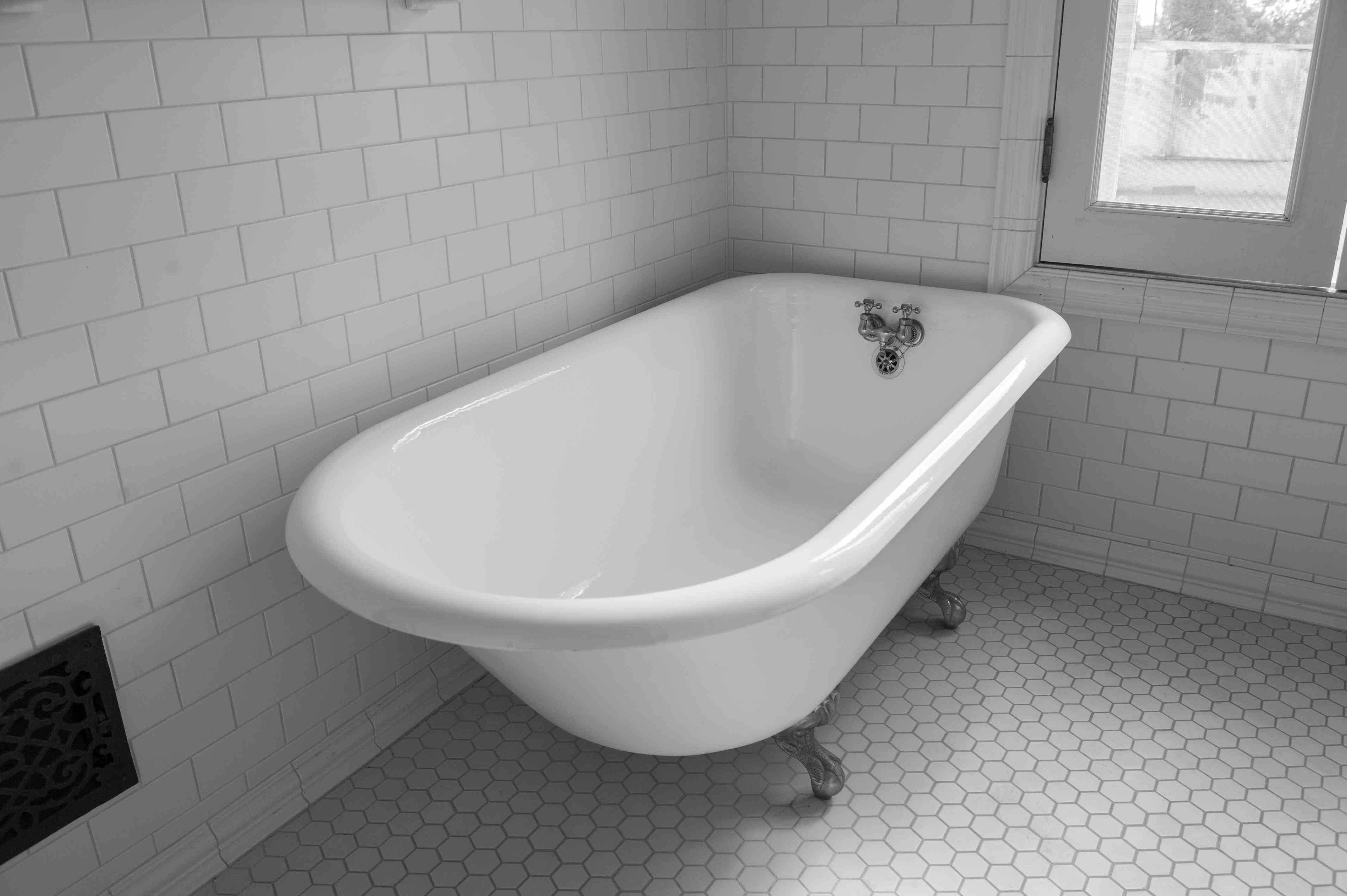 How To Refinish An Old Cast Iron Bathtub