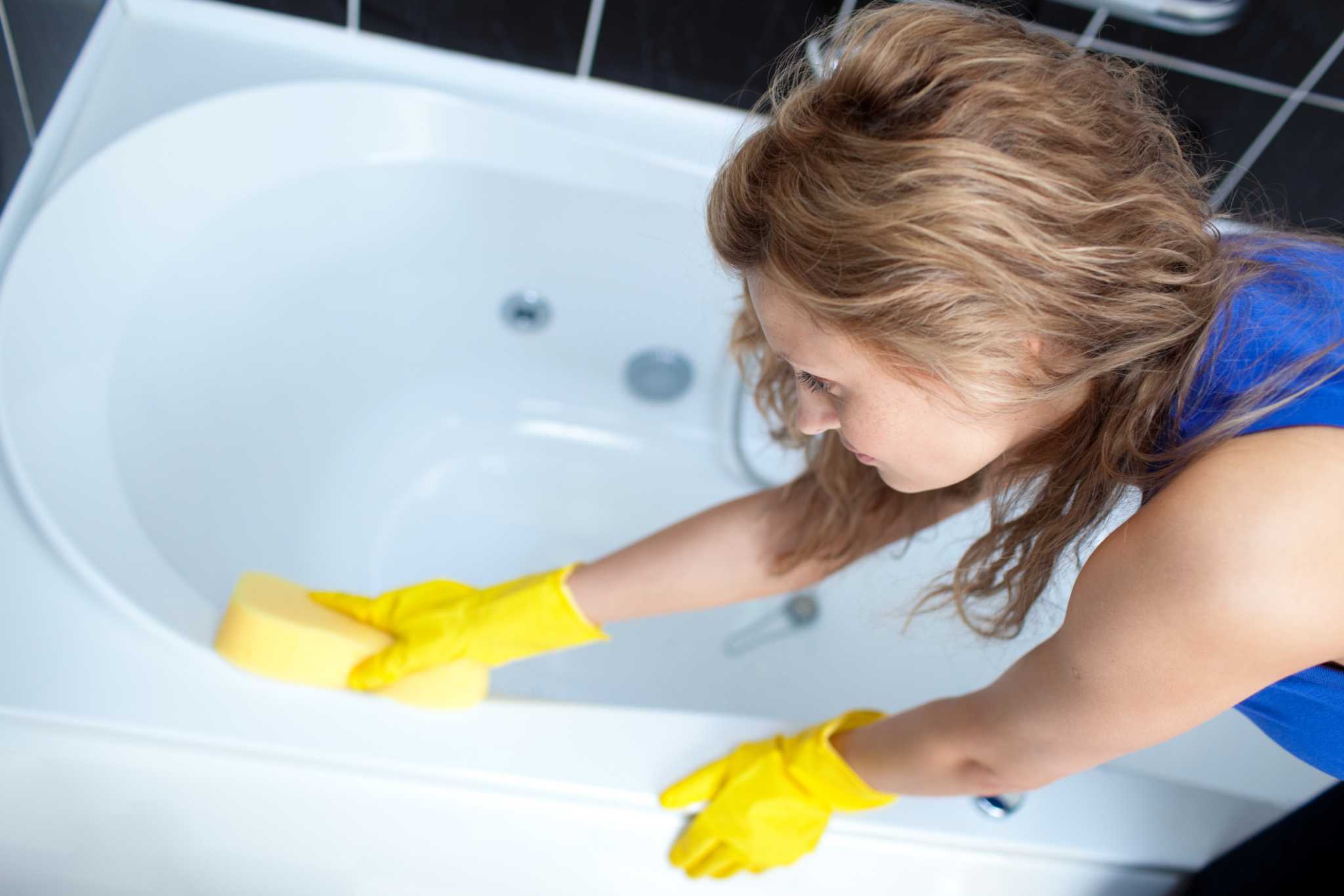 How To Remove Stains From A Fiberglass Bathtub
