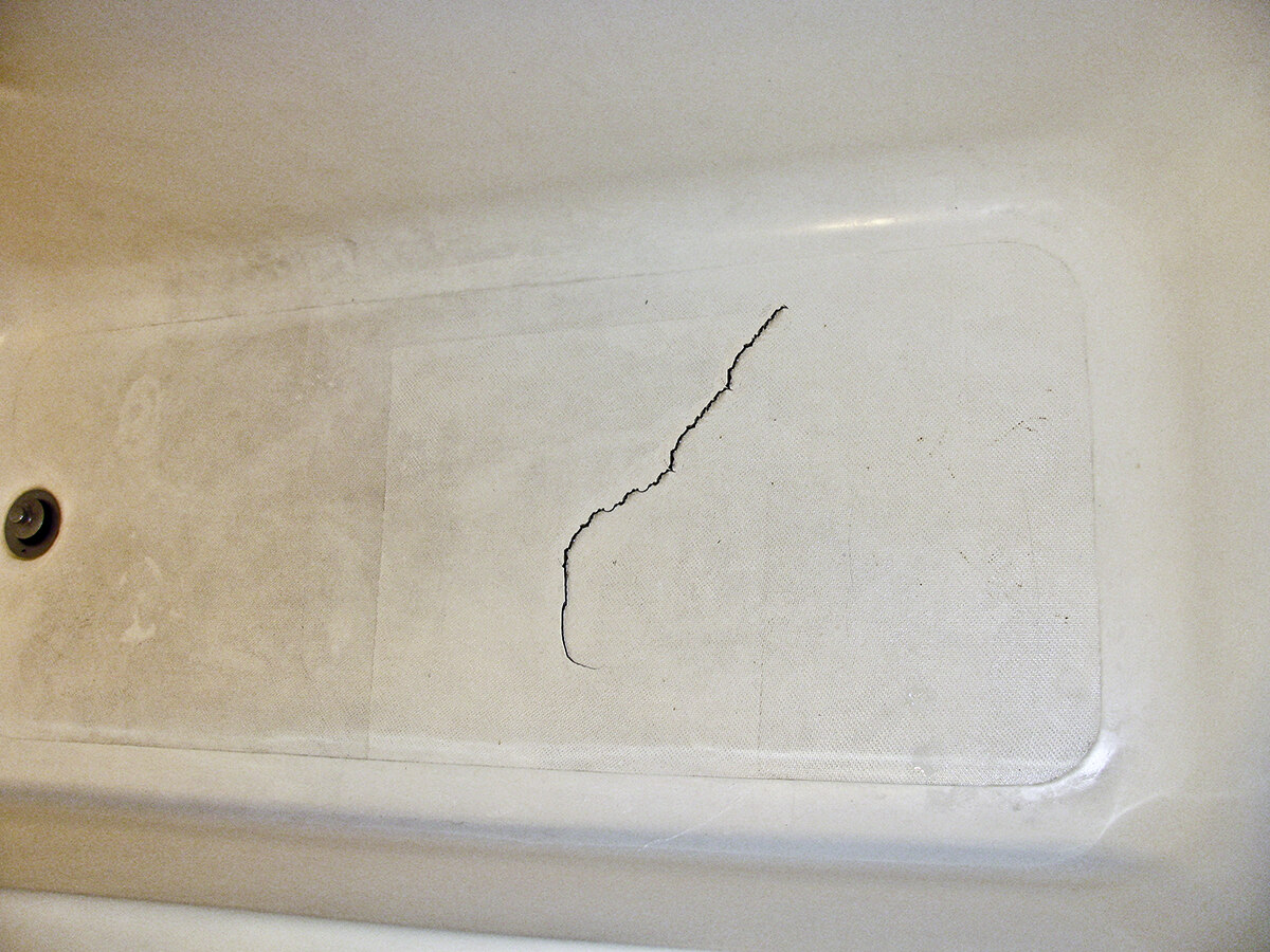 How To Repair A Crack In The Bathtub