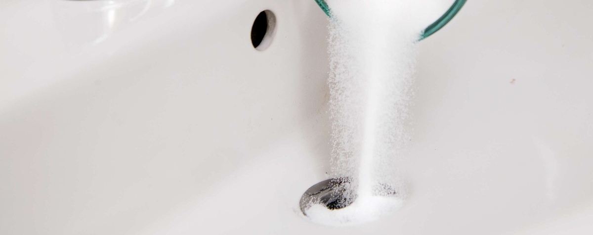 How To Unclog A Bathtub Drain With Salt?