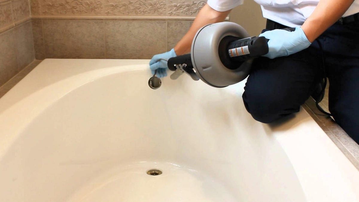How To Unclog A Tub With A Plunger