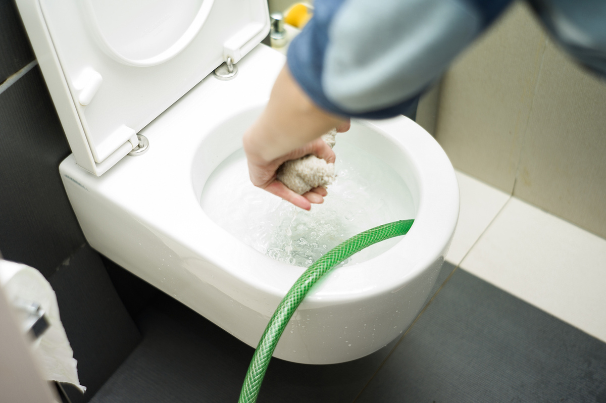 How To Unclog An Overflowing Toilet Without A Plunger