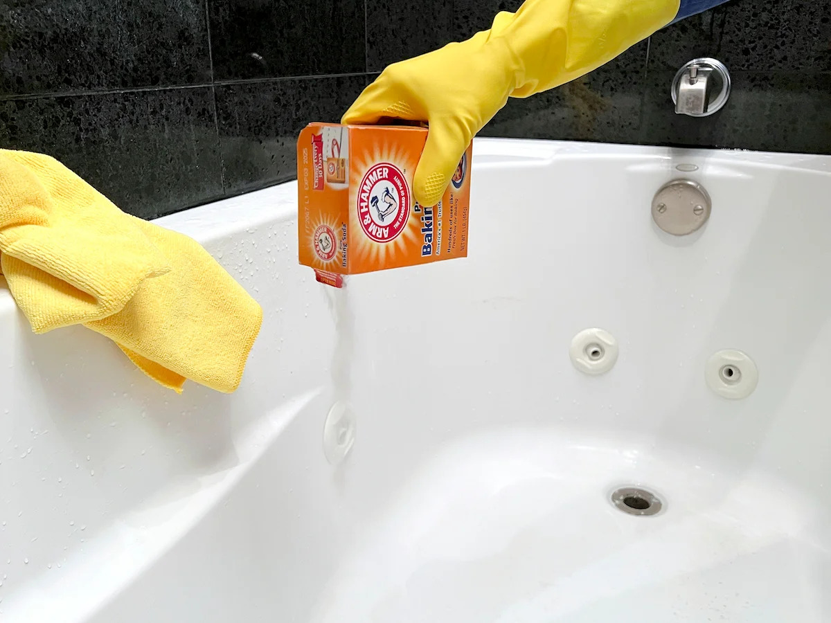 How To Unclog Bathtub With Baking Soda