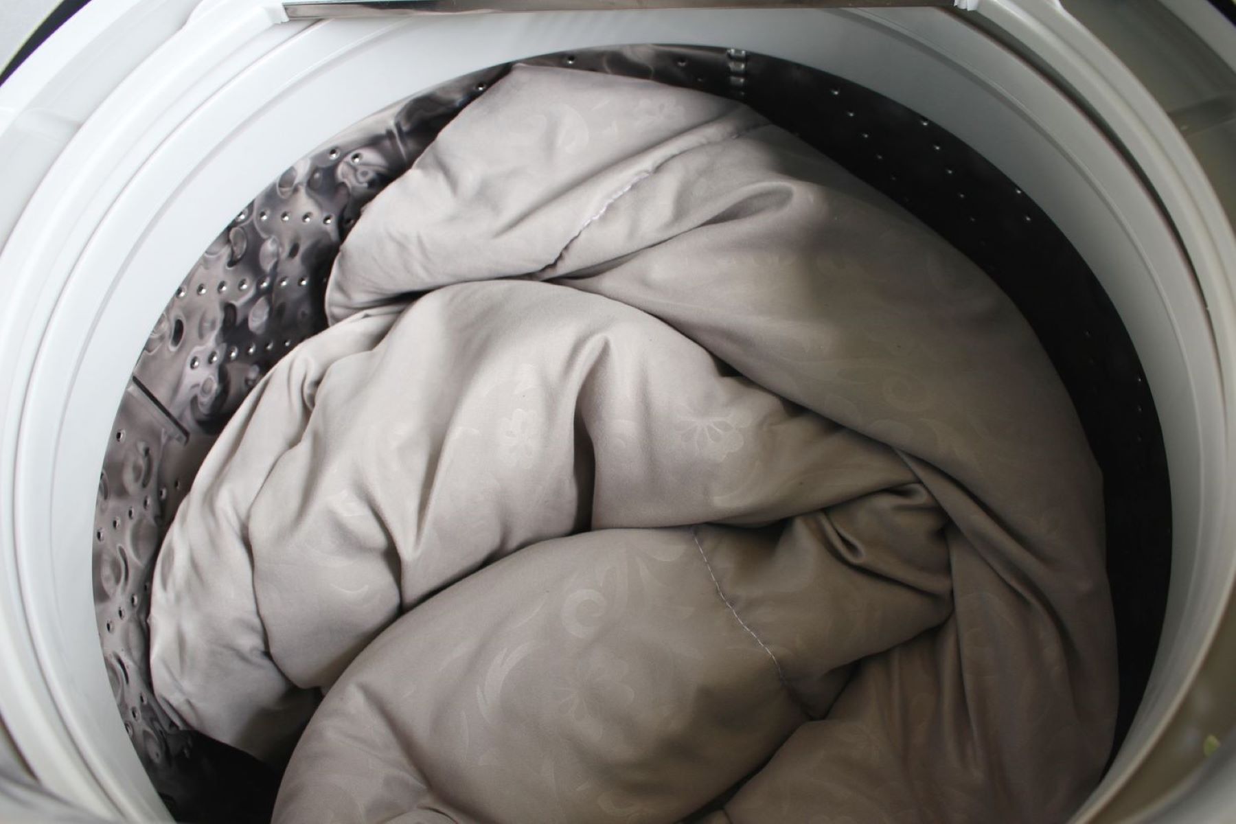 How To Wash A Comforter In The Washing Machine