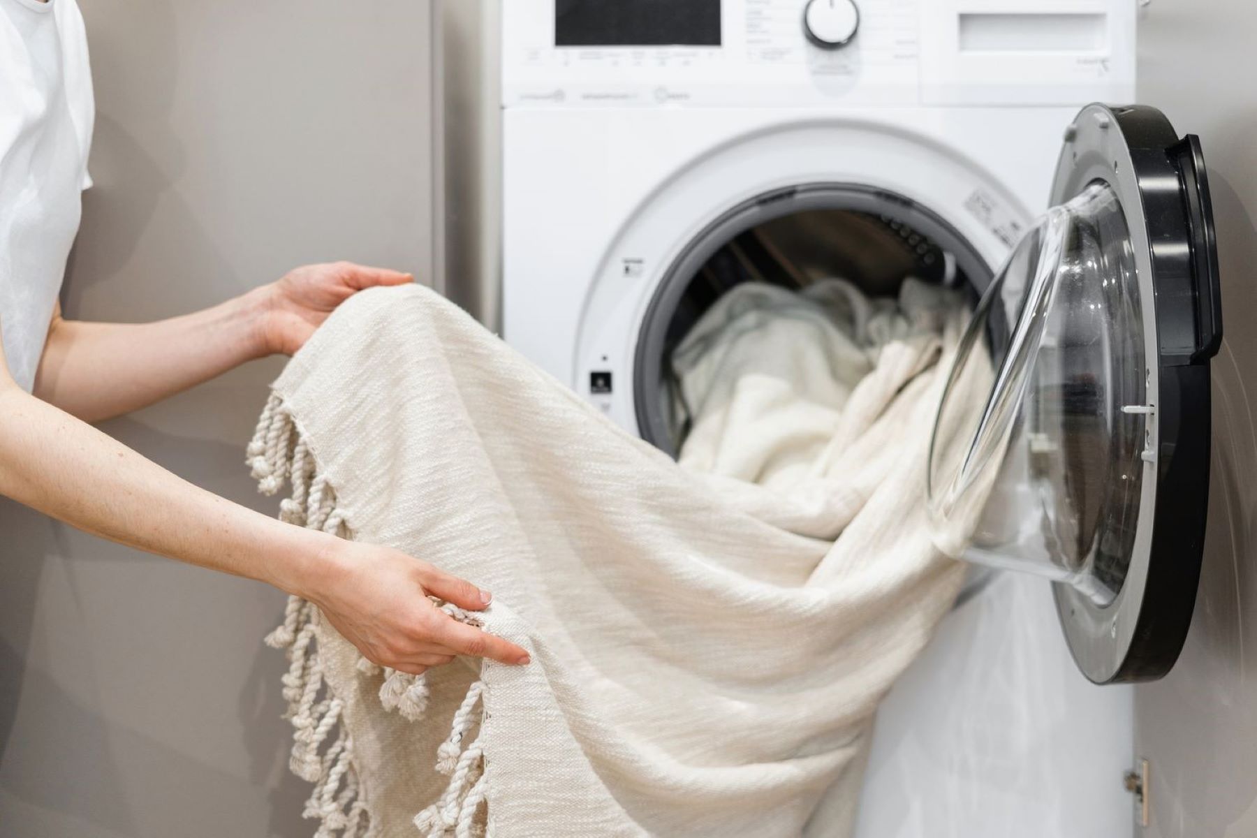 How To Wash White Clothes In A Washing Machine With Bleach