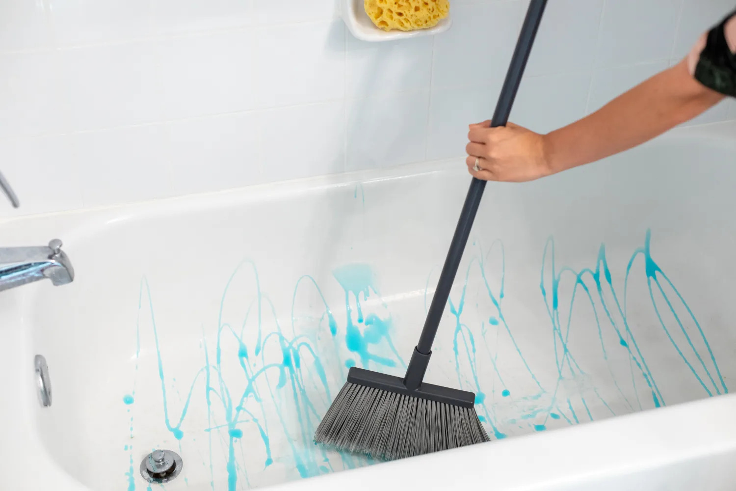 What Cleans A Bathtub The Best?