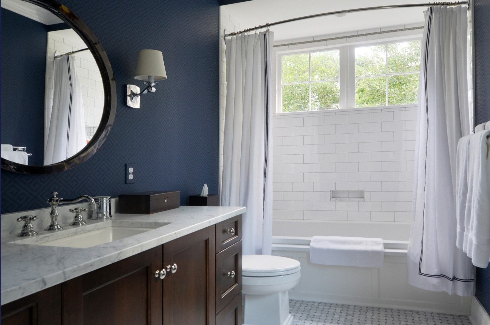 What Color Shower Curtain Goes With Blue Walls