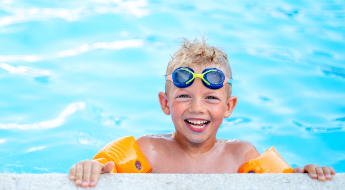 What Makes Swimming Pool Water Blue