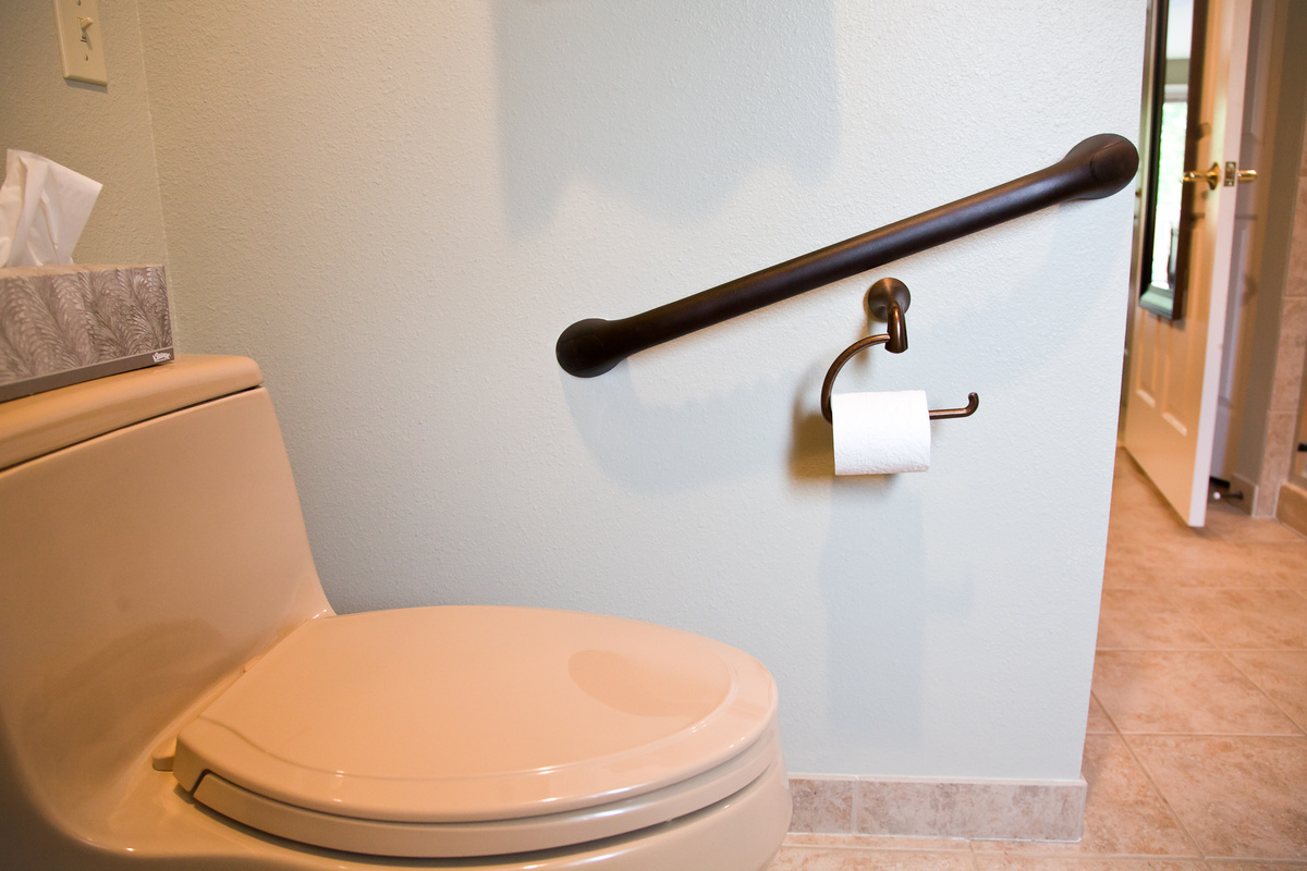 Where Should Grab Bars Be Placed In A Bathroom?
