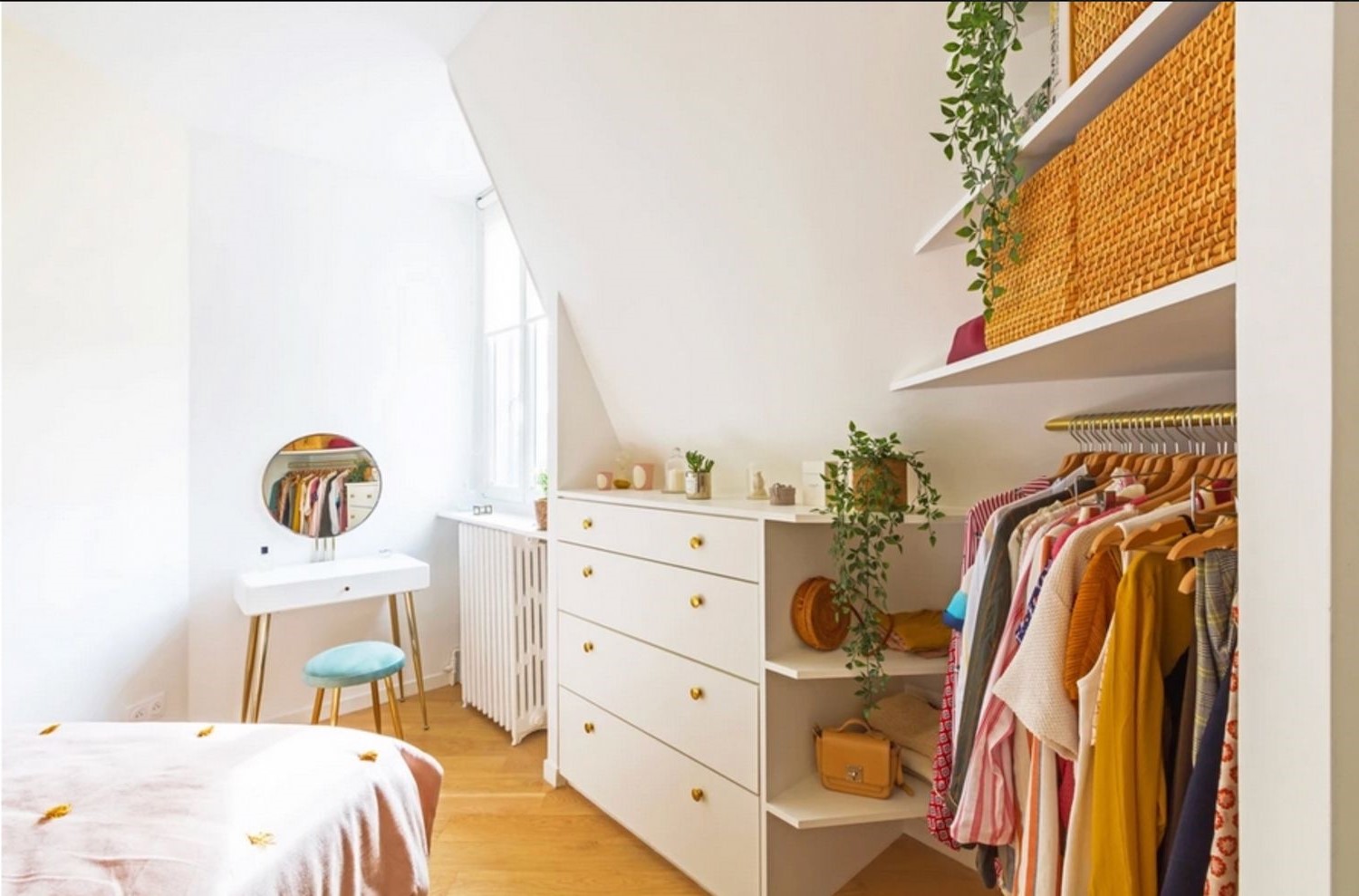 How To Organize A Bedroom With No Closet