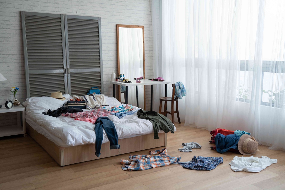 How To Organize Clutter In The Bedroom