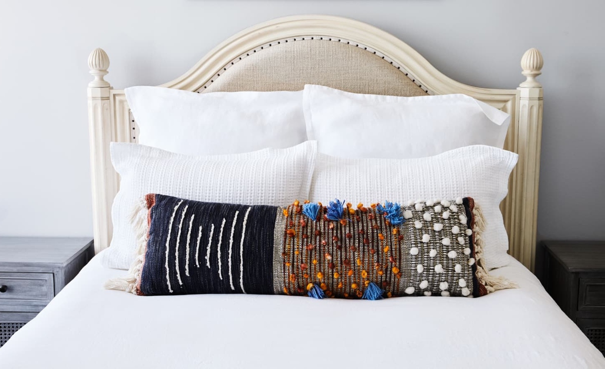 How To Organize Pillows On Bed