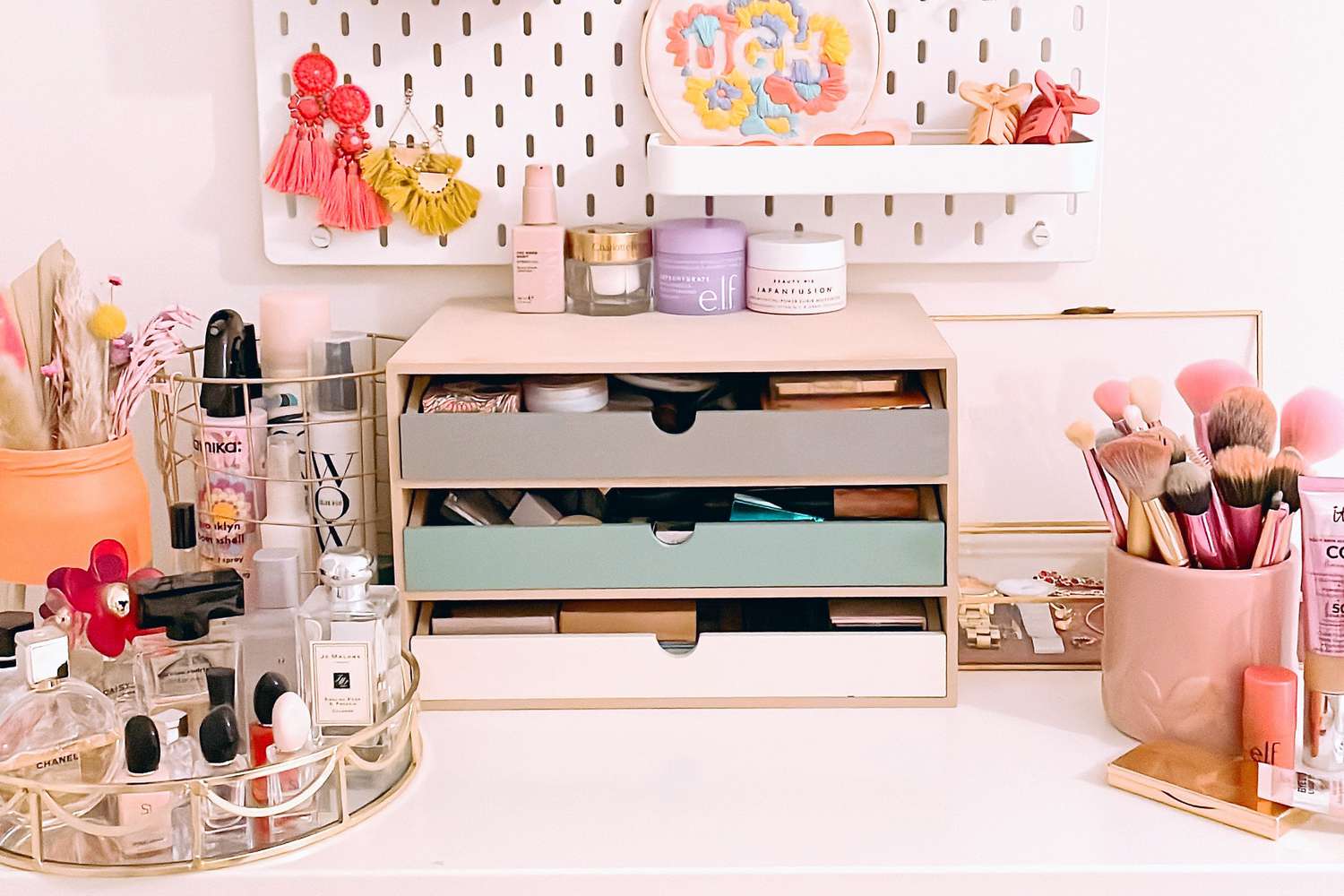 How To Organize Your Makeup Drawer