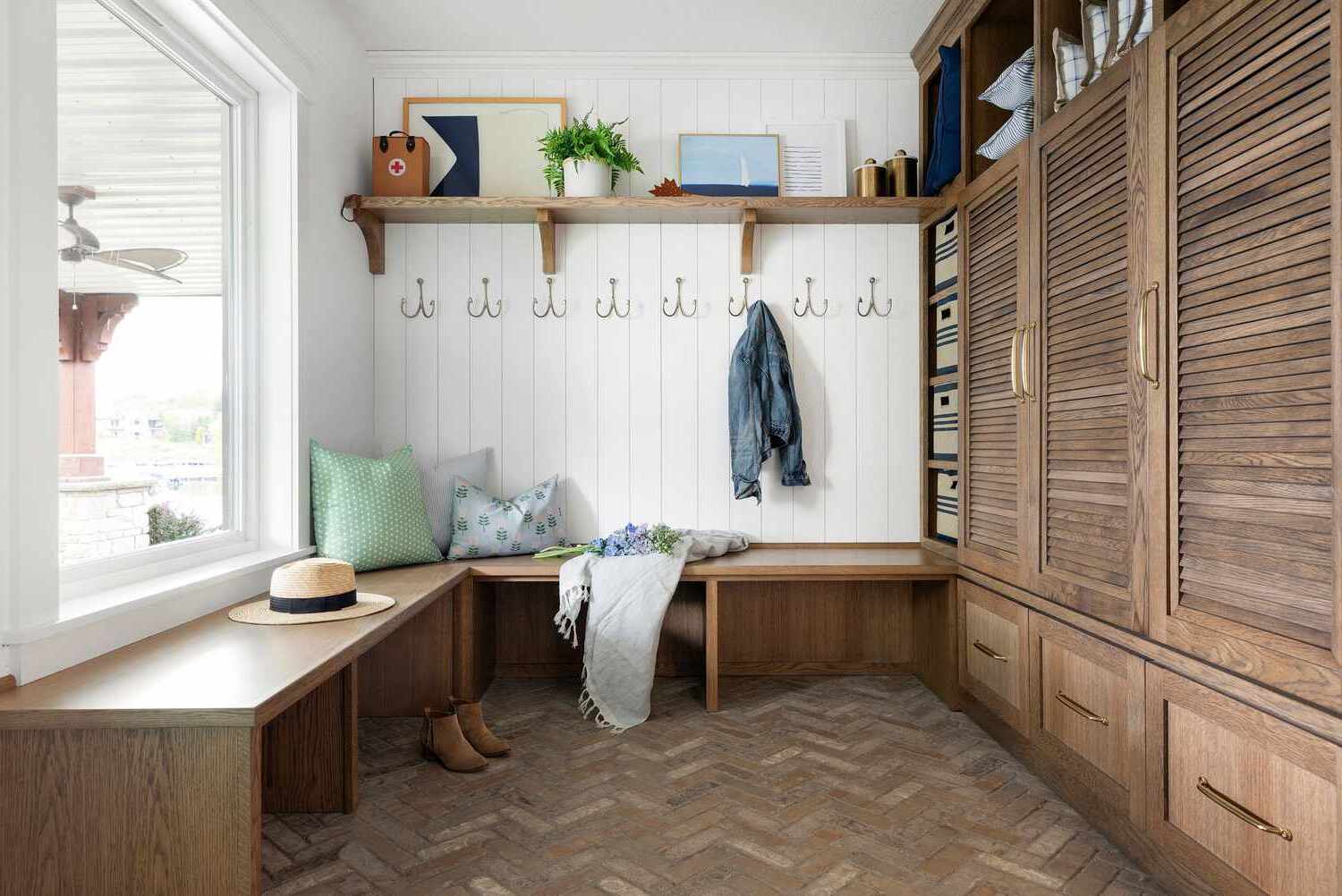 Creating A Functional Mudroom With Built-in Shoe Deodorizer And Sanitizer