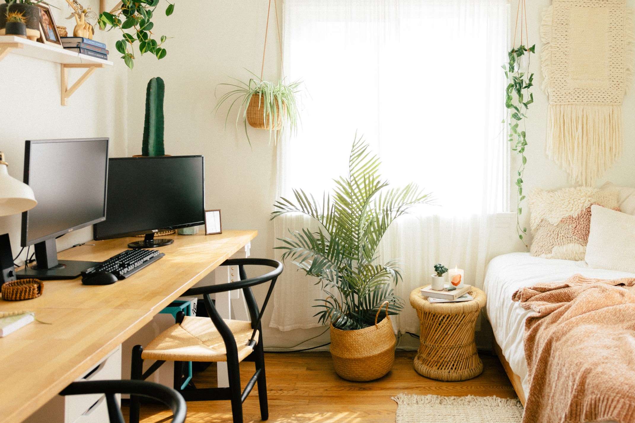 Creating A Stylish And Practical Home Office In A Guest Room