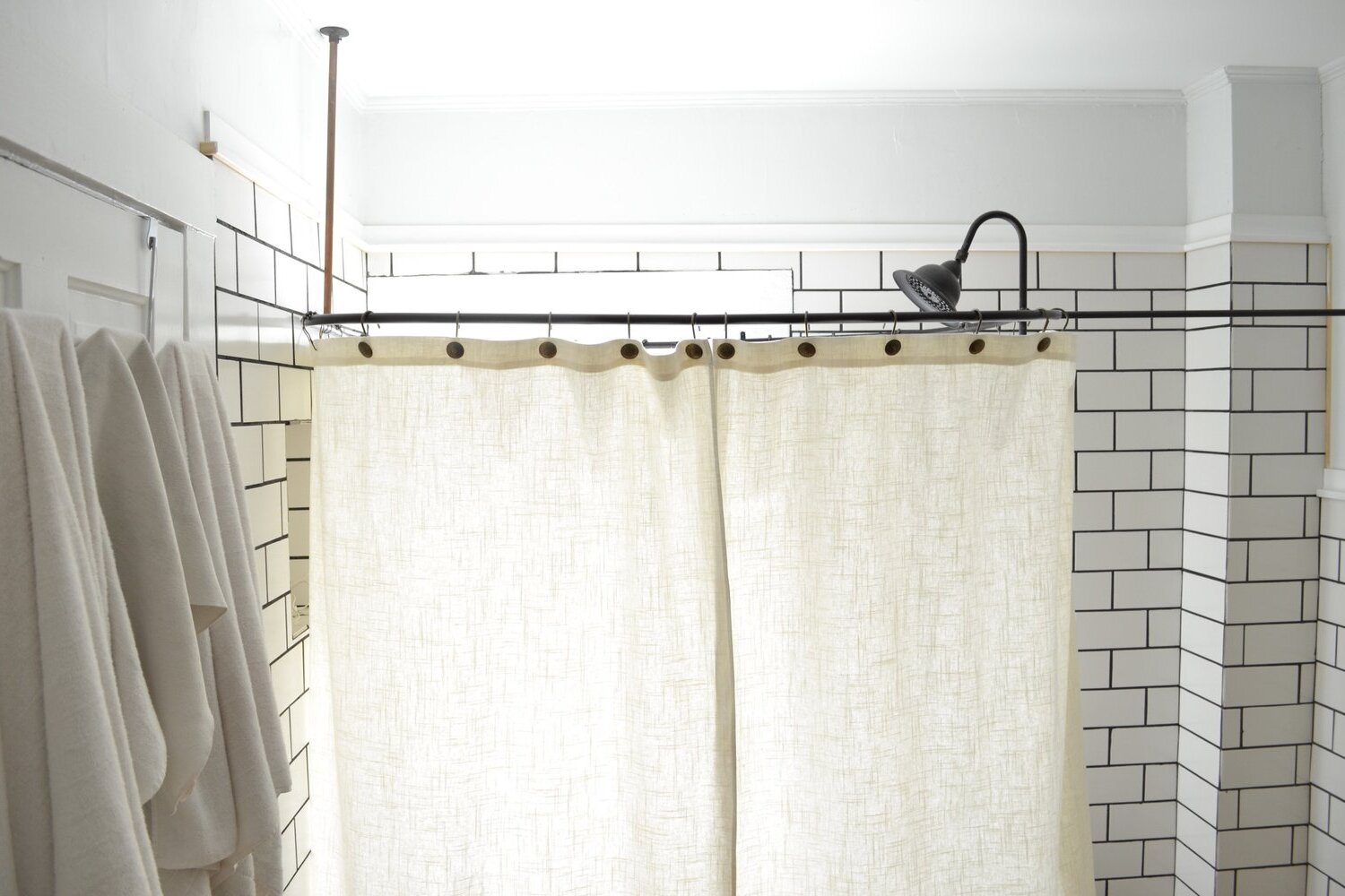 DIY Guide To Installing A Bathroom Shower Curtain Rod