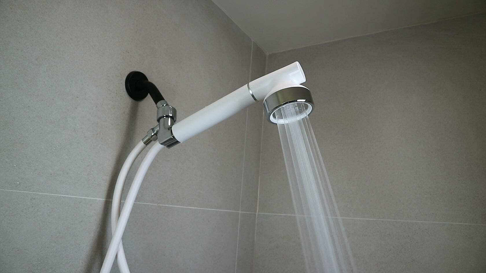 How to Choose and Install the Right Bathroom Shower System with a Vitamin C Filter