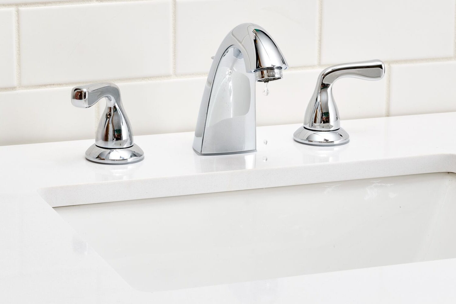 How To Choose And Install The Right Bathroom Sink Faucet