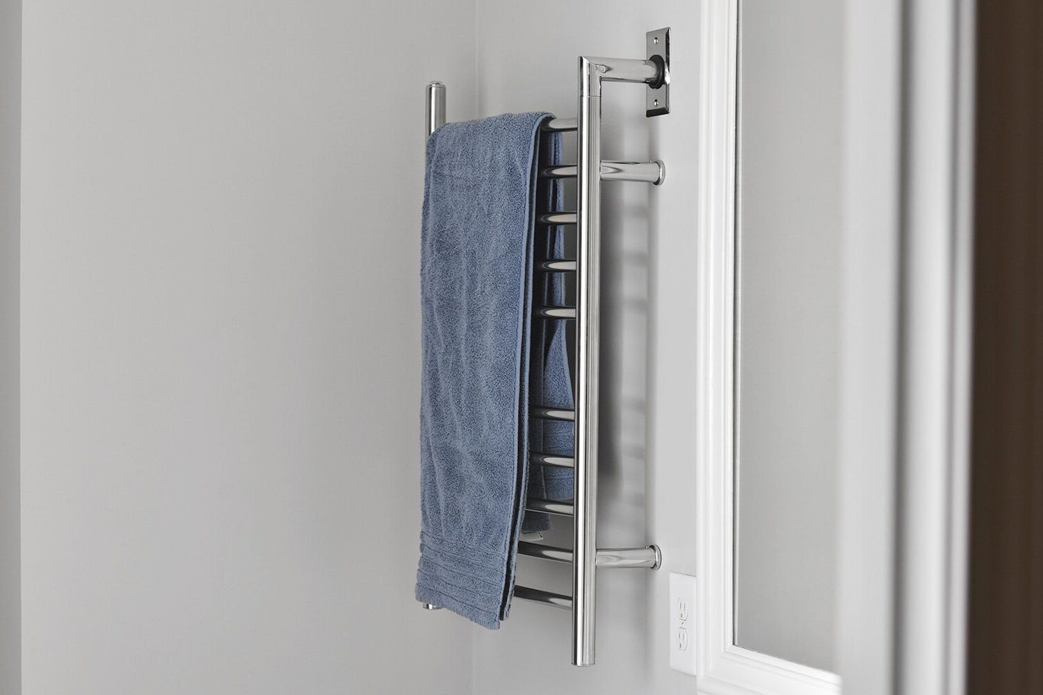 How To Choose And Install The Right Bathroom Towel Warmer