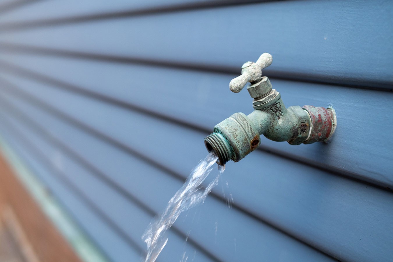 How To Choose And Install The Right Outdoor Faucet