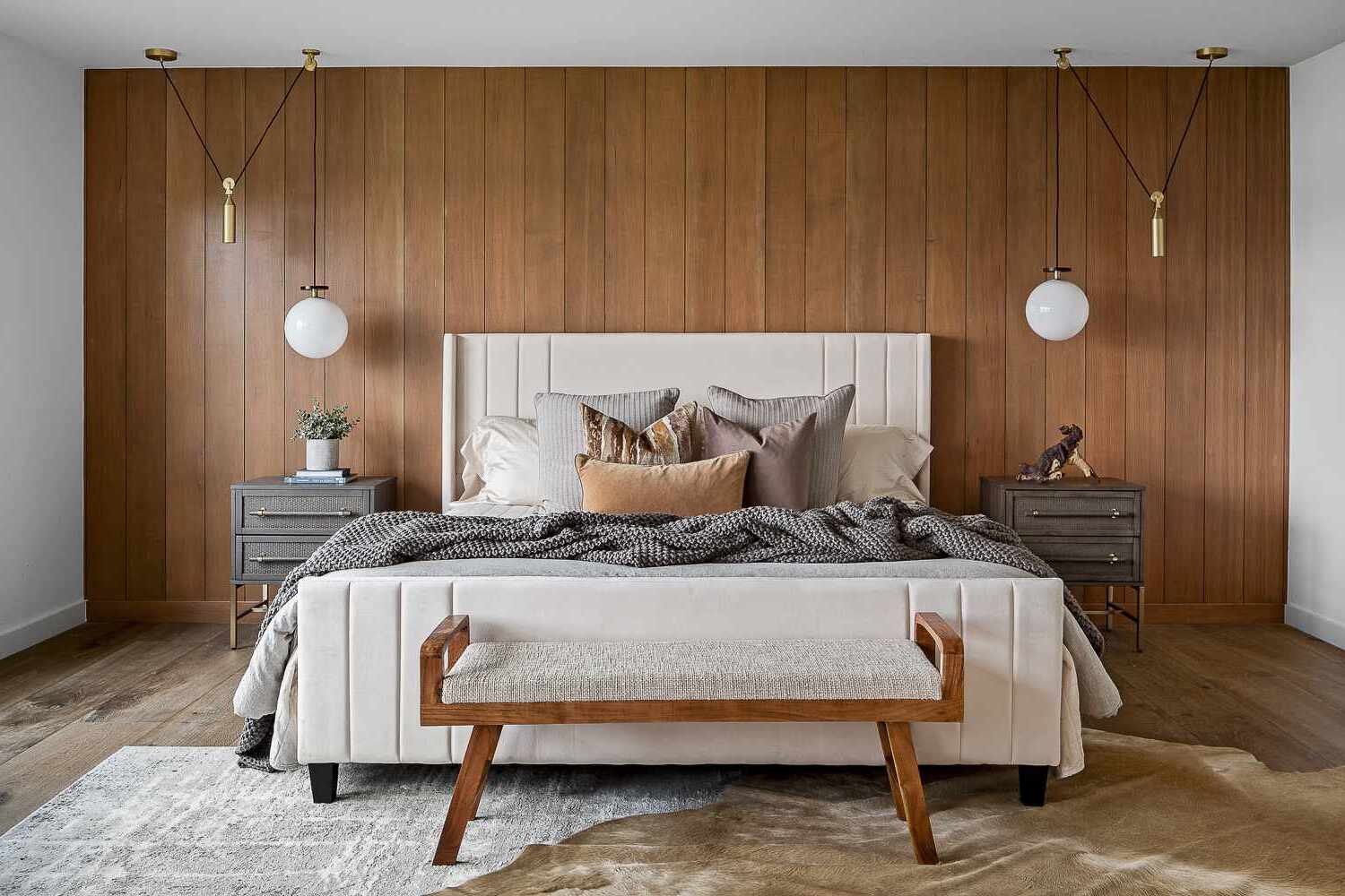 How To Choose The Right Paint Colors For A Mid-Century Modern Bedroom