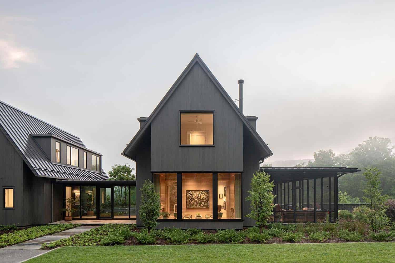 How To Choose The Right Paint Colors For A Modern Farmhouse Exterior