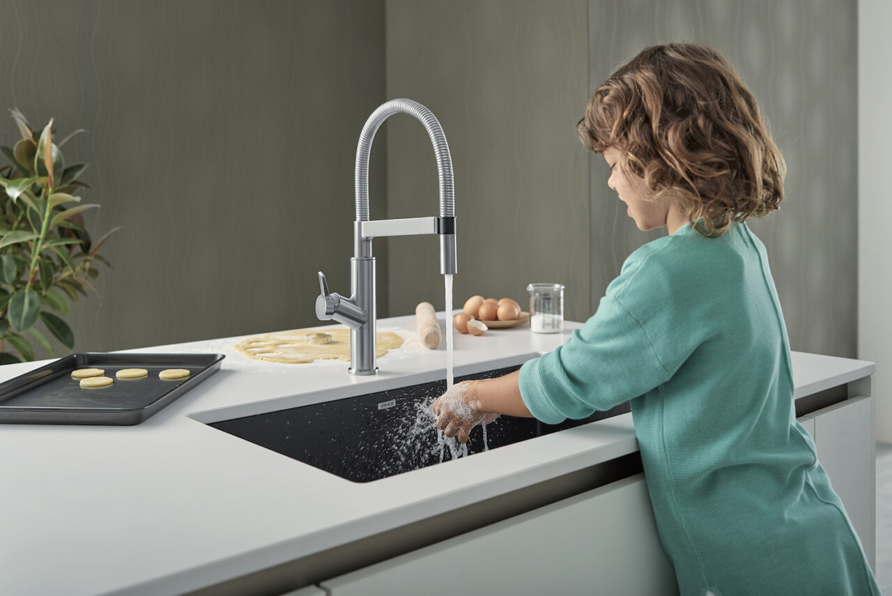 Smart Kitchen Sink Features: High-Tech Washing Solutions