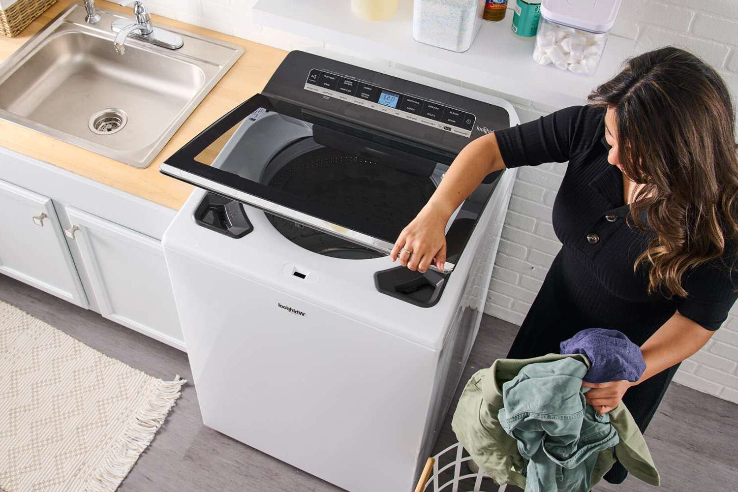 Smart Laundry Appliances for High-Tech Washing and Drying