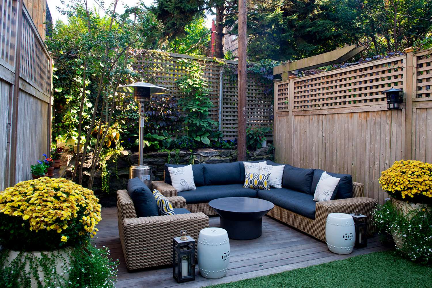 Creating A Cozy Outdoor Living Room On A Budget