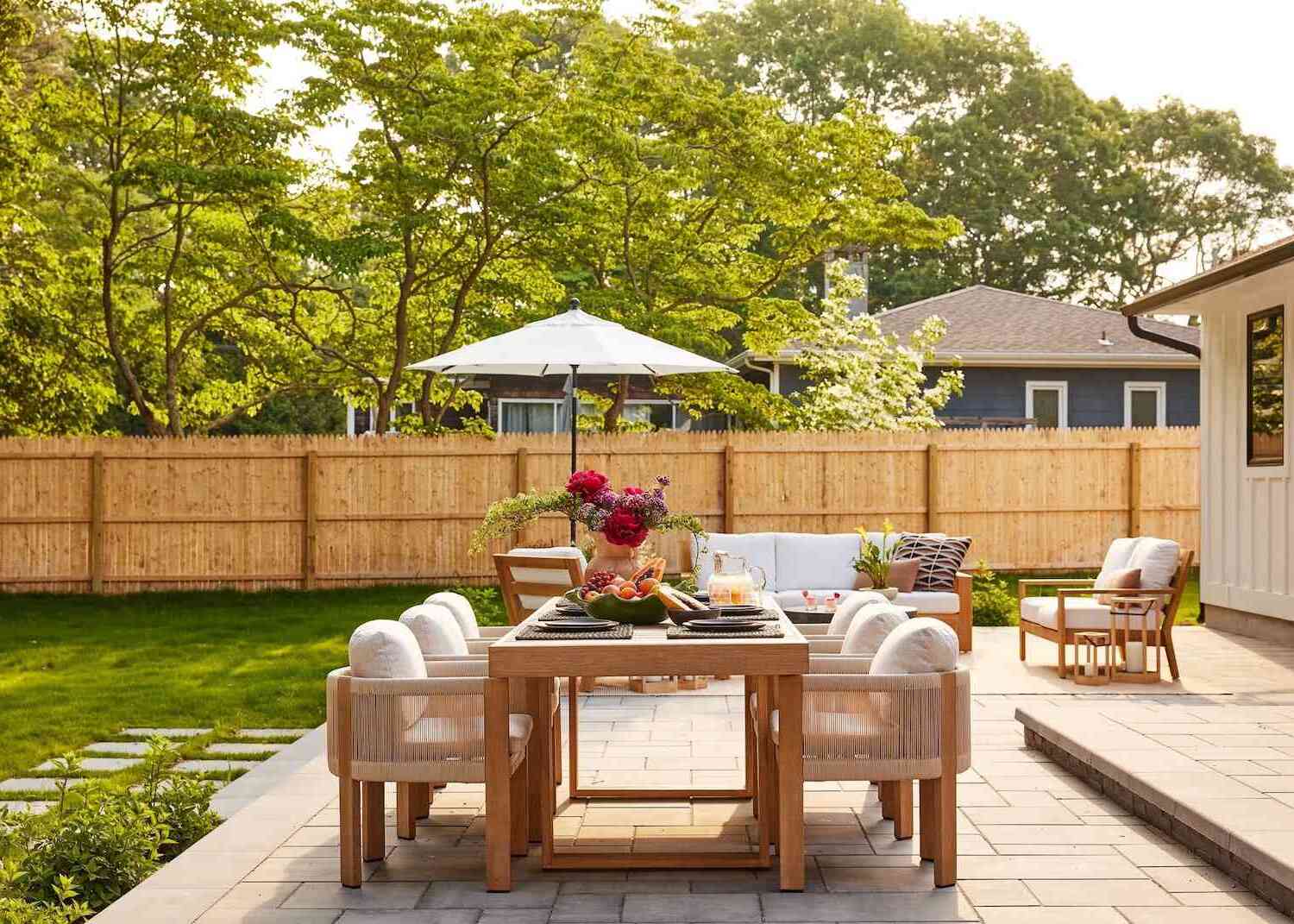 Creating a Cozy Outdoor Yoga Deck with a Privacy Screen