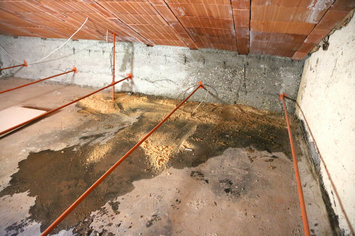 Cryptic Crawlspaces Solving Moisture Mysteries