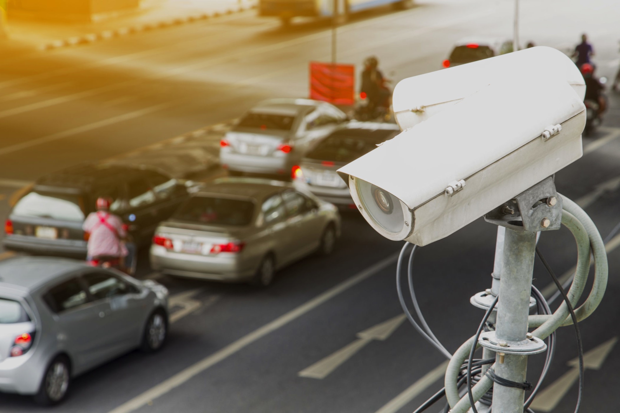 Smart Outdoor Camera: License Plate Recognition Security Feature