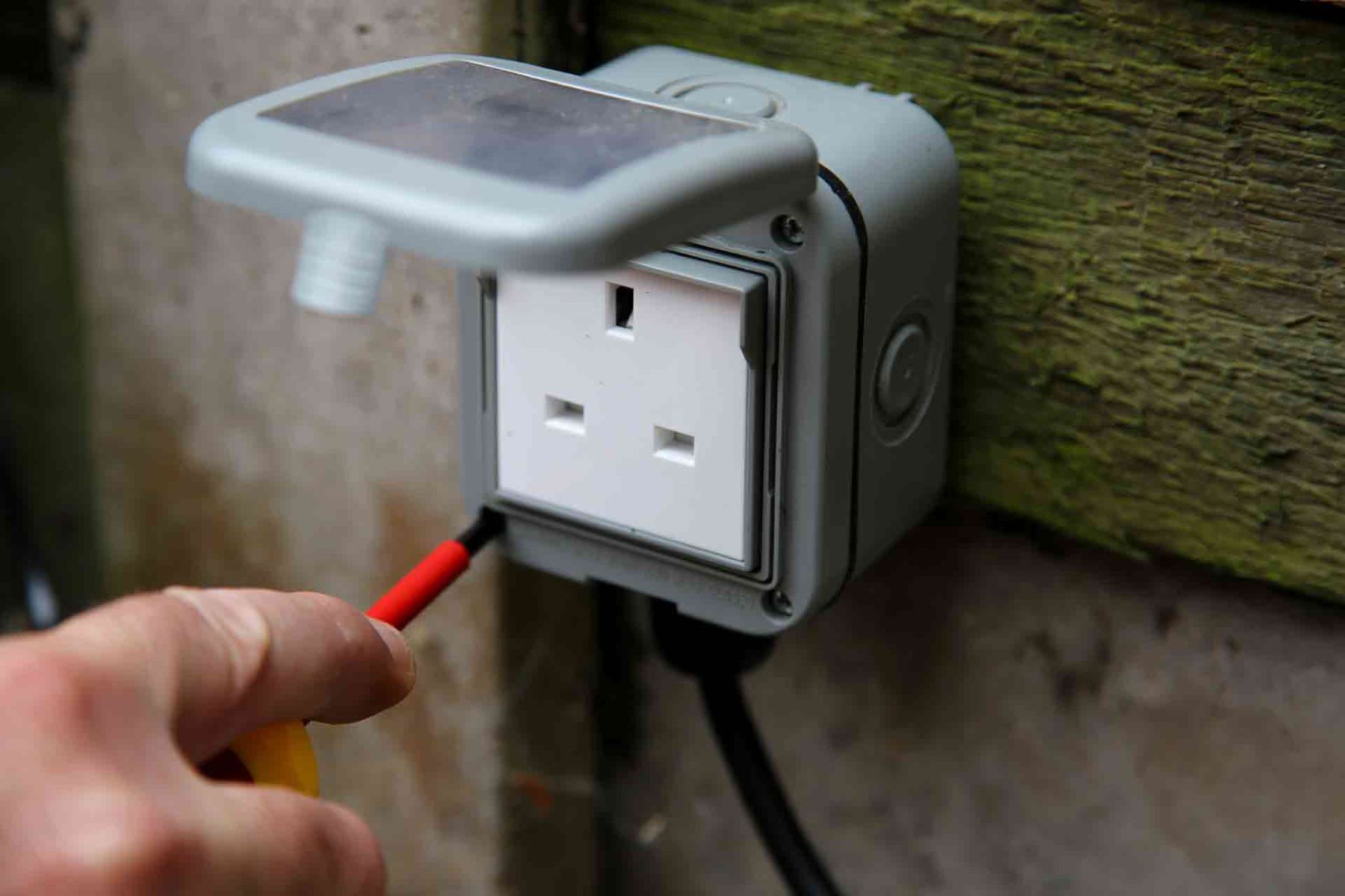 Smart Outdoor Plug with Weather Resistance for Durable Exterior Power