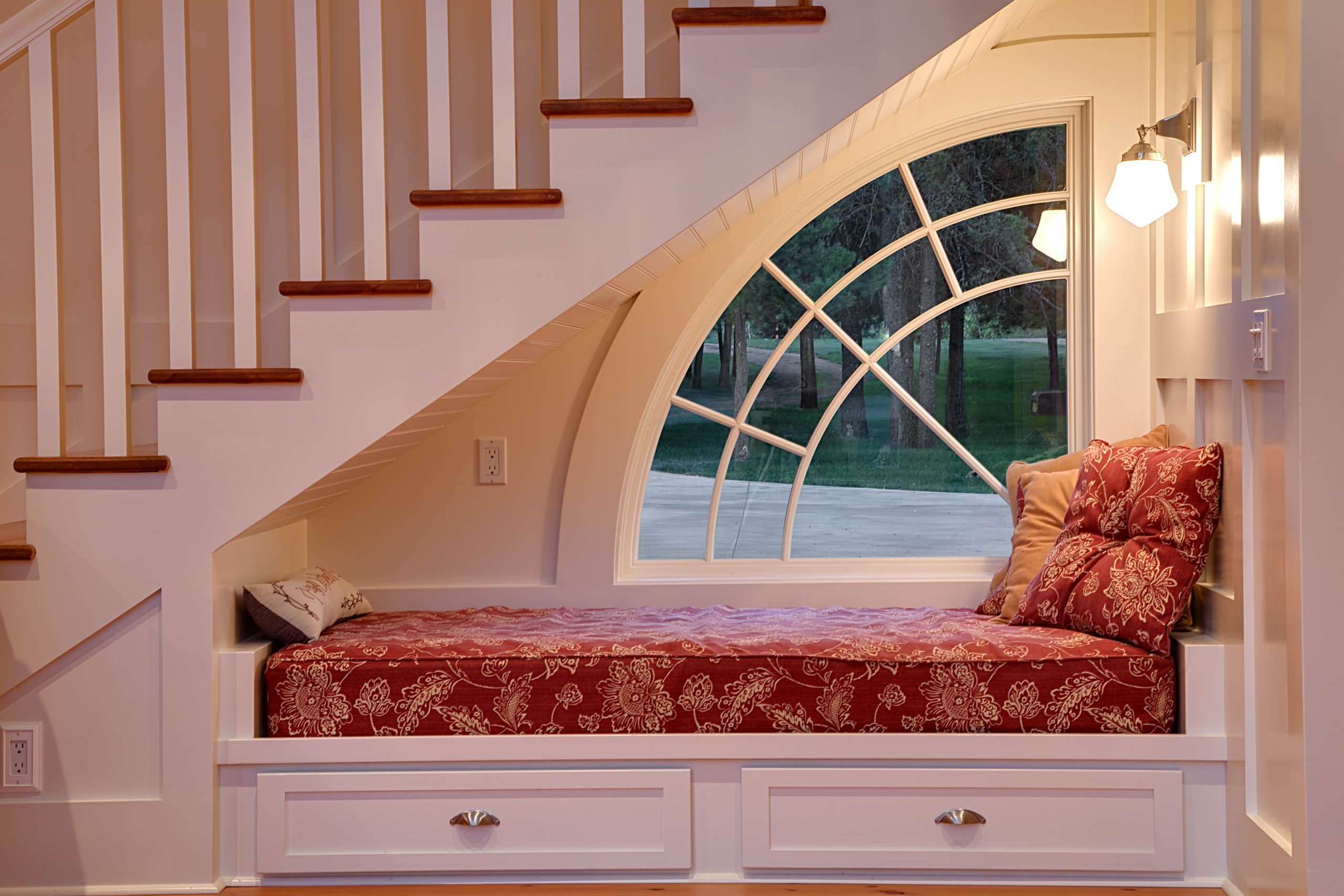 Staircase Reading Nook Designs Utilize Unused Space